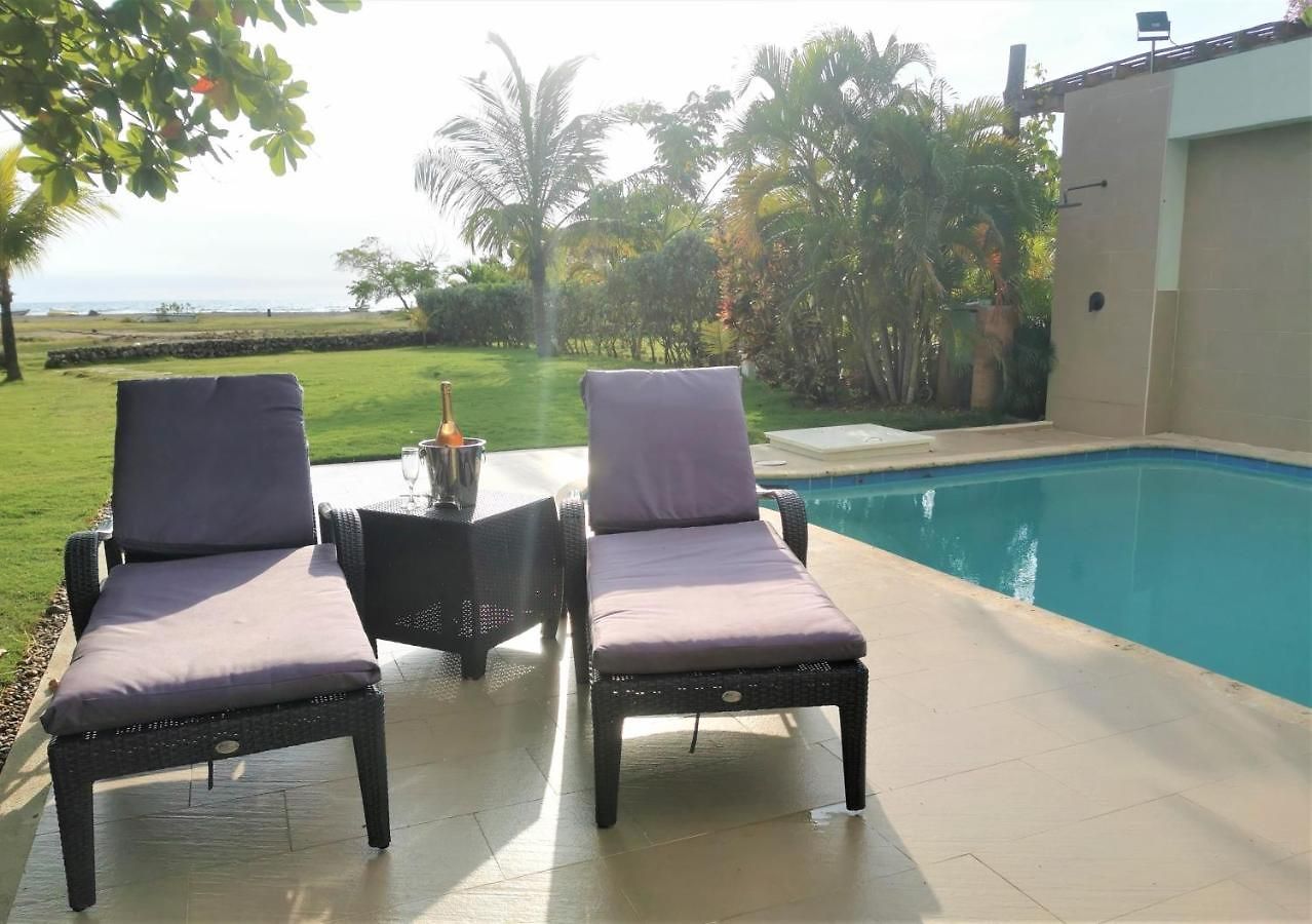 Villa Sol & Mar Cartagena, Beachfront & Private Pool *