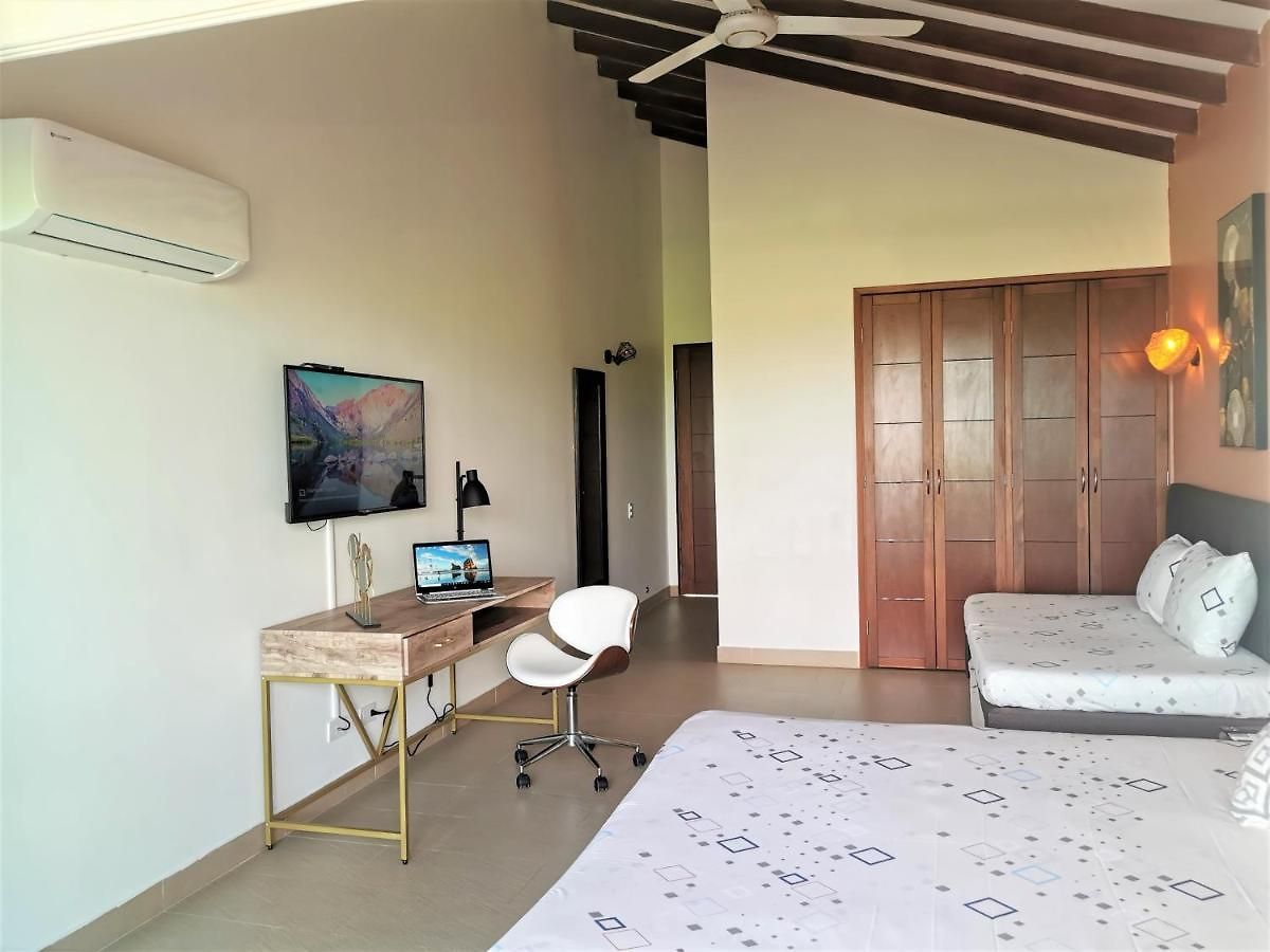 Villa Sol & Mar Cartagena, Beachfront & Private Pool *